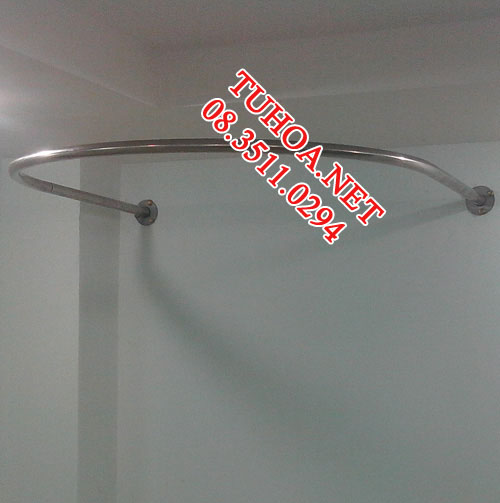 Vòng Thay đồ Inox cho shop bàn quần áo